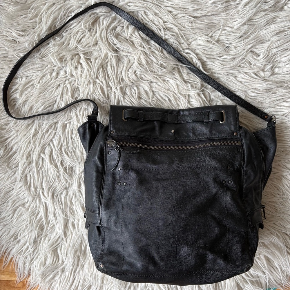 Jerome Dreyfuss Pedro Black Leather Expandable Zipper Accent Crossbody Bag OS